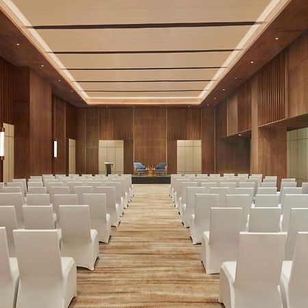 Hilton Gurugram Baani City Centre Gurgaon Exterior photo