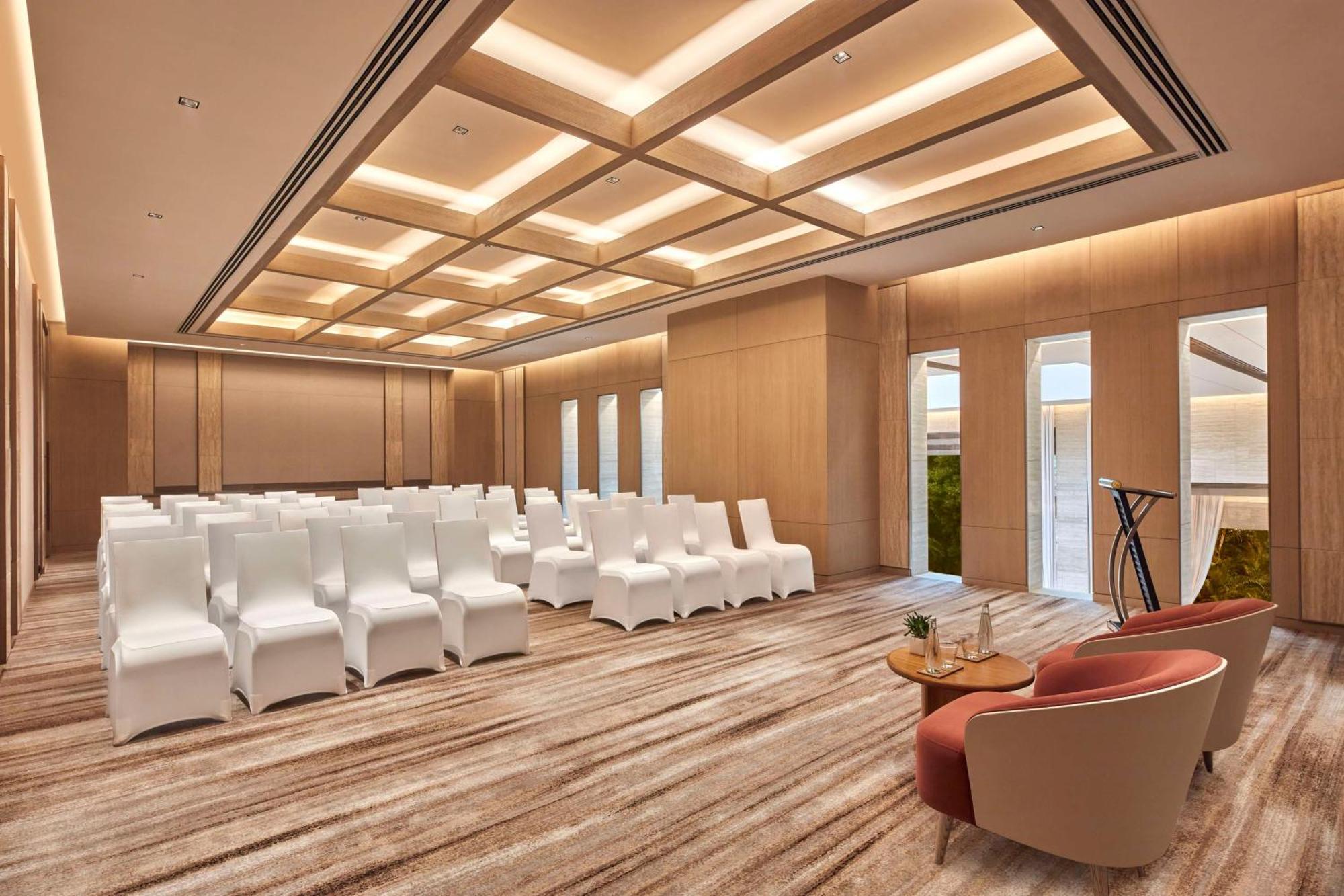 Hilton Gurugram Baani City Centre Gurgaon Exterior photo